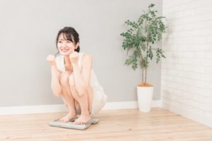 体重が減ってよろこぶ女性