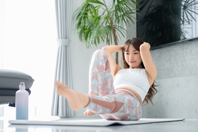 ダイエットを頑張る女性