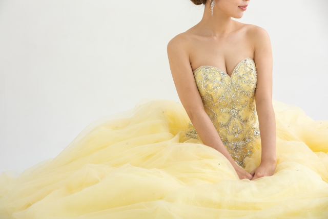 女性　デコルテ