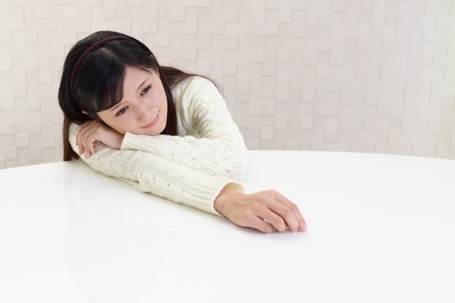 ぼーっとする女性