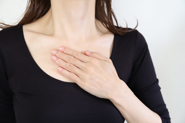 女性　デコルテ