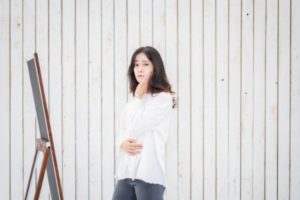 肌を気にする女性