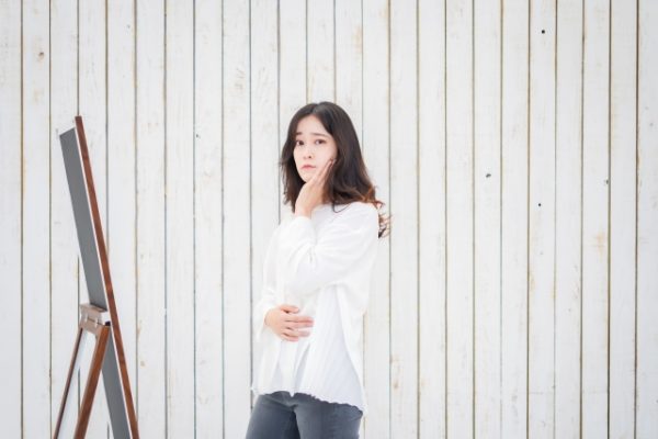 肌を気にする女性