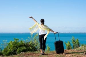 旅行をする女性